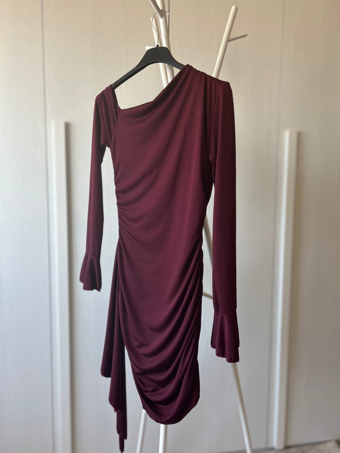 VESTITO BORGOGNA CON FIORE