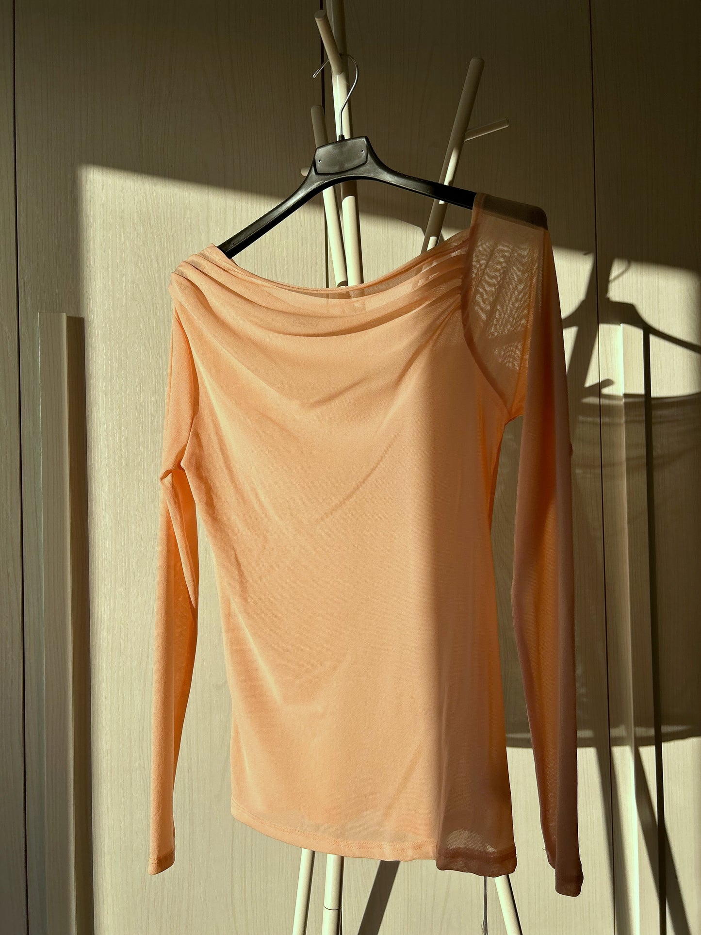 MAGLIA VELATA SCOLLO ASIMMETRICO